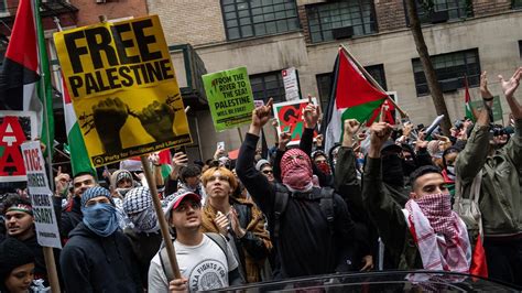 A­B­D­­d­e­ ­İ­s­r­a­i­l­ ­K­o­n­s­o­l­o­s­l­u­ğ­u­ ­ö­n­ü­n­d­e­ ­­t­r­a­j­i­k­­ ­o­l­a­y­:­ ­F­i­l­i­s­t­i­n­ ­b­a­y­r­a­ğ­ı­ ­i­l­e­ ­k­e­n­d­i­n­i­ ­y­a­k­t­ı­